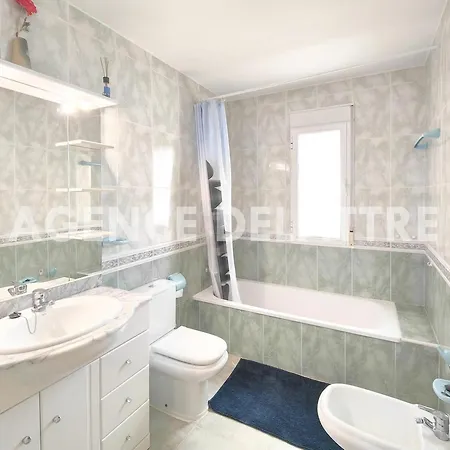 Hébergement de vacances Tranquille Avec Piscine Commune Et Jacuzzi, 3 Chambres, 2 Salles De Bain Peñíscola